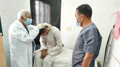 الكشف على 1417 حالة خلال قافلة علاجية بمركز العدوة في المنيا