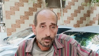 رفيق المليونير المشرد: عمي خد ورثي وعايش في الشارع كل اللي محتاجه عربية آكل بيها عيش|فيديو