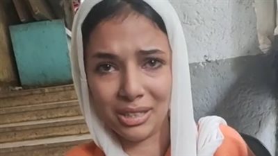 شقيقتان طردتهما والدتهما بعد انتهاء فترة الحضانة: طول عمرها قاسية علينا ورمتنا على سلم العمارة| بث مباشر 