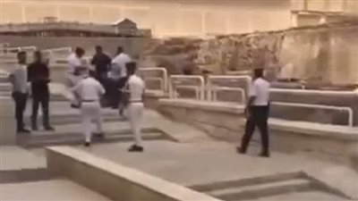 جهات التحقيق تعاين موقع حادث مقتل إسرائيليين بعمود السواري بالإسكندرية 