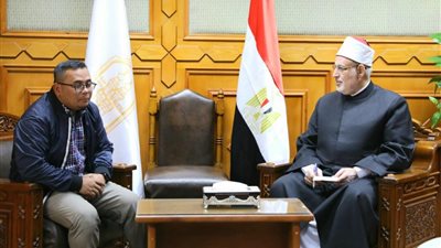 وكيل الأزهر يستقبل كبير الوزراء بولاية سلانجور الماليزية