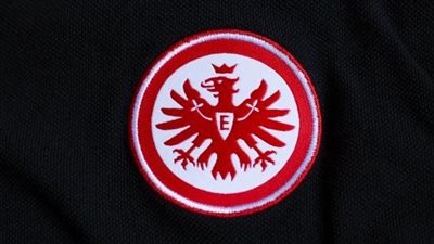 مرموش يقود هجوم آينتراخت فرانكفورت في مواجهة شتوتجارت بالدوري الألماني