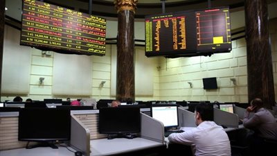 تباين أداء البورصة بمستهل التعاملات ورأس المال يفقد 30 مليار جنيه بعد حذف العز للدخيلة 
