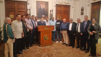 توافد أعضاء الوفد على مقر الحزب قبل تقديم يمامة أوراق ترشحه لانتخابات الرئاسة| صور