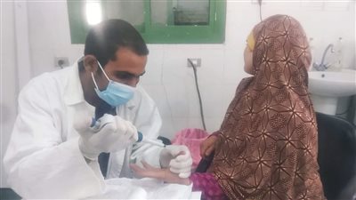 محافظ بني سويف: الكشف وتوفير العلاج لـ 1400 حالة في قافلة مجانية للصحة 