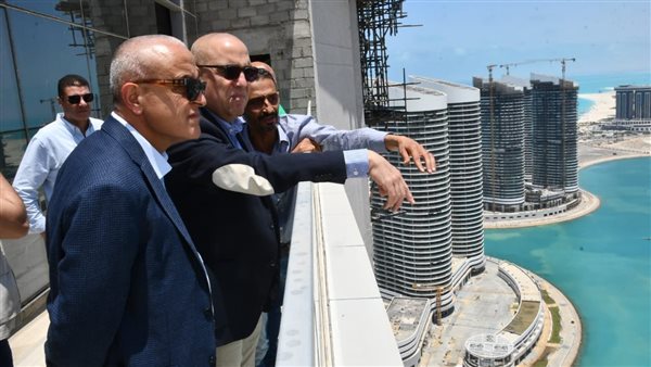 وزير الإسكان يتابع