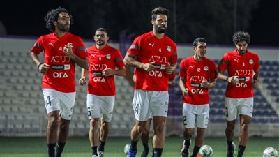 منتخب مصر يخوض تدريبه الأول بالإمارات استعدادا لوديتي زامبيا والجزائر | صور