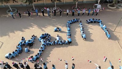 تلاميذ مدرسة يكتبون 6 أكتوبر بأجسادهم احتفالا بانتصار 73 بالبحيرة 