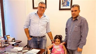 حررها من الشلل.. طبيب يكشف إجراءه لأول عملية نقل أعصاب في مصر