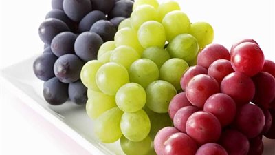 تجار: ارتفاع أسعار العنب إلى 120 جنيها للكيلو