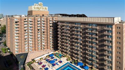 نشوب حريق بفندق شهير بالدقي.. والحماية المدنية تدفع بـ 3 سيارات إطفاء