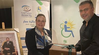 وزيرة التضامن المغربية تكرم عمرو الليثي وتهديه درع الوزارة 