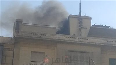 اندلاع حريق أعلى أحد العقارات بمنطقة وسط البلد دون وقوع إصابات |صور