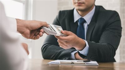 تفاصيل محاكمة مسؤولين بالجمارك لتلقيهم رشوة من رجل أعمال وتربيحه 50 مليون جنيه |خاص