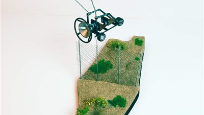 تضامنًا مع القضية الفلسطينية.. طبيب يصنع مجسمًا لباراشوت طوفان الأقصى