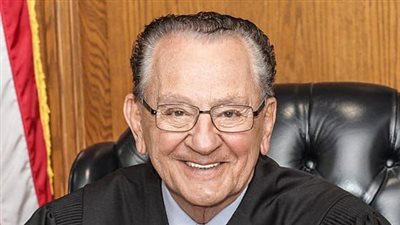 بعد ظهوره ضيفا مع منى الشاذلي.. من هو القاضي الرحيم فرانك كابريو؟