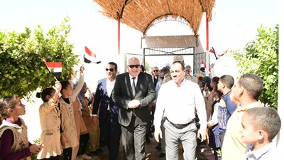 محافظ قنا: إنشاء وتطوير 37 مركز شباب في قرى حياة كريمة