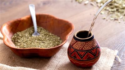 فوائد المتة.. ما سر تفضيل لاعبي كرة القدم لها وهل شربها حرام؟ 