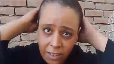 حلقت شعري بسببه.. سيدة تستغيث من تعدي زوجها المدمن وطردها في العمرانية: نفسي في شقة ومحامي يخلعني| بث مباشر 