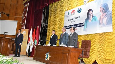 محافظ الفيوم يشهد الندوة التعريفية لبرنامج المرأة تقود في المحافظات المصرية
