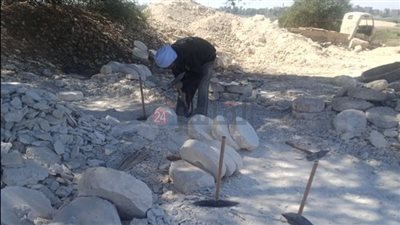 أشهر صانع رحايا بسوهاج: تراثية وهي أصل صناعة الدقيق|صور وفيديو 