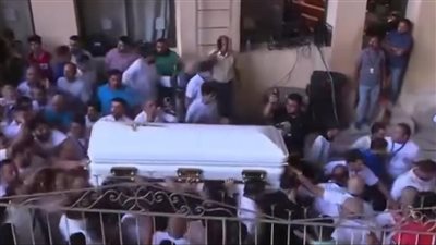 الصور الأولى من صلاة جنازة القمص سمعان إبراهيم من دير المقطم 