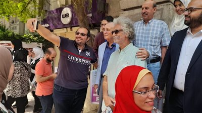 نقيب الأطباء يدلي بصوته في انتخابات التجديد النصفي بدار الحكمة |صور