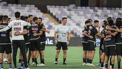 القاهرة 24 يكشف كواليس جلسة لاعبي الأهلي والزمالك مع صفقة الموسم في معسكر الفراعنة