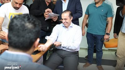 بعد التبرع بالدم للشعب الفلسطيني.. رئيس حملة السيسي: المواقف تظهر معادن الرجال