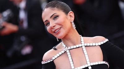 أبرزها مع كريم عبد العزيز وهنيدي.. 5 أعمال تنتظرها منى زكي بين السينما والدراما