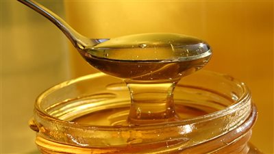 أبرز الفوائد لتناول الماء الساخن بالعسل صباحًا.. تعرف عليها 