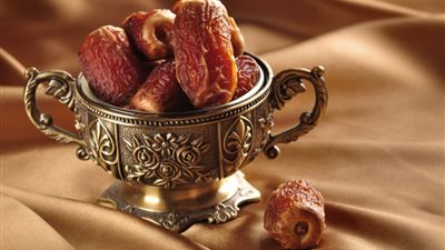 أبرزها تعزيز الهضم والوقاية من السرطان.. فوائد التمر لكسر الصيام في رمضان