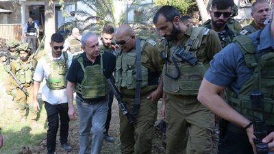 لأول مرة.. نتنياهو يتفقد أنقاض المنازل التي شهدت قتالا بين المقاومة والاحتلال │ صور