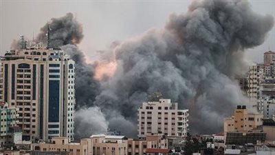 الإعلام الفلسطيني: الليلة هي الأعنف على قطاع غزة.. الاحتلال يواصل قصفه على كافة أنحاء القطاع