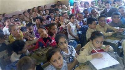 كثافة الفصل تقترب من 70 طالبًا.. أولياء أمور مدرسة بالجيزة يستغيثون من كثافة الفصول