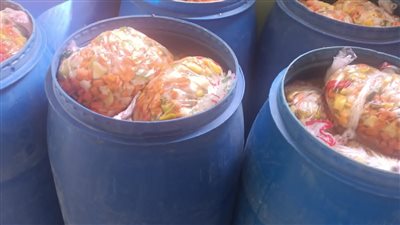 ضبط 5 أطنان مخلل و200 شيكارة مبيدات زراعية مجهولة المصدر بالبحيرة