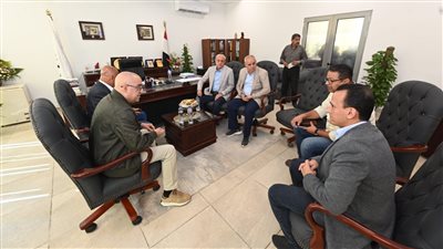 وزير الإسكان يعقد أول اجتماع مع رئيس جهاز العلمين الجديد ويكلفه بضغط معدلات تنفيذ المشروعات 