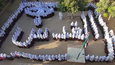 العين تدمع.. طالبات معهد أولاد نجم الأزهري يرسمن كلمة القدس بأجسادهن