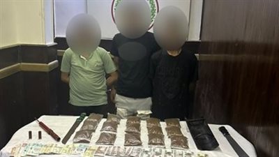 القبض على 5 أشخاص بتهمة الإتجار في المواد المخدرة بالقاهرة 