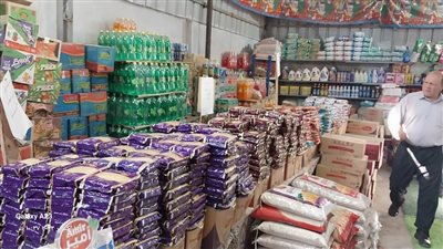 الأرز بـ20 والدقيق المعبأ بـ14.. إقبال على معارض السلع الغذائية المخفضة بالمنوفية | صور