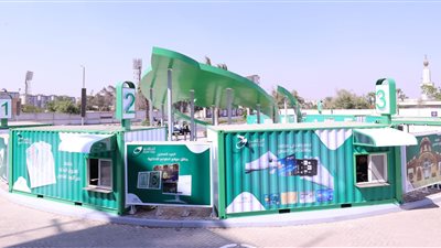 وزير الاتصالات يفتتح أول نموذج لمكاتب بريد الخدمة من داخل السيارة