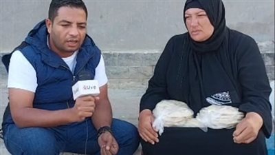 بائعة عيش بالسويس تستغيث لعلاج ابنتها: أبوها مخلف 20 غيرها ومش راضي يصرف عليها | بث مباشر