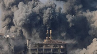 الاحتلال يقصف مدرسة للأونروا يقيم بها لاجئون وانتشال عشرات الشهداء والجرحى