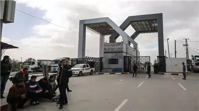 الطيران الإسرائيلي يقصف جنوب رفح الفلسطينية مع قرب دخول المساعدات