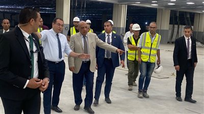 وزير قطاع الأعمال يجري زيارات مفاجئة لبعض الشركات التابعة