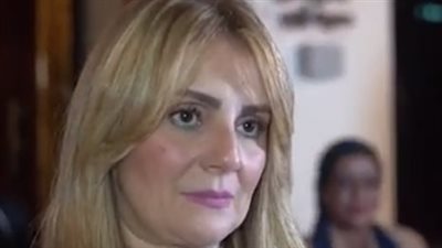 رانيا محمود ياسين باكية: مش قادرة أتقبل رحيل والدي.. ومش عارفين فين تسجيل القرآن بصوته