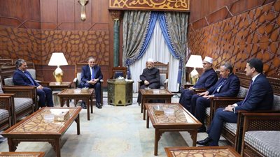 شيخ الأزهر خلال استقباله رئيس جامعة كفر الشيخ: ضرورة رفع وعي الشباب وتحصينهم ضد الأفكار المتطرفة والإلحاد