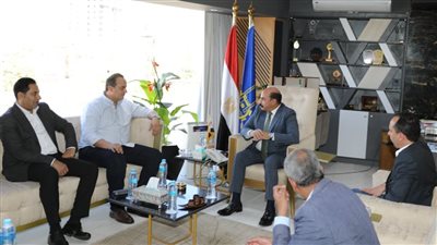 محافظ أسوان يستقبل وفد هيئة الرعاية الصحية لتطبيق المنظومة داخل 11 مستشفى و112 مركزا طبيا