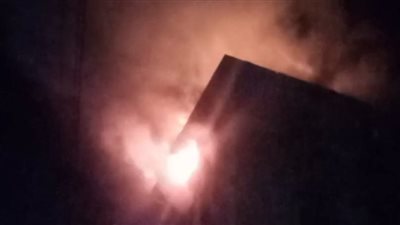 حريق بالطريق الزراعي في قها والحماية المدنية تدفع بسيارات الإطفاء 