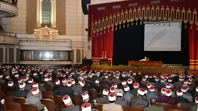 تجديد الخطاب الديني.. جامعة القاهرة تستضيف 600 إمام وواعظ من الأوقاف في ندوة تثقيفية 